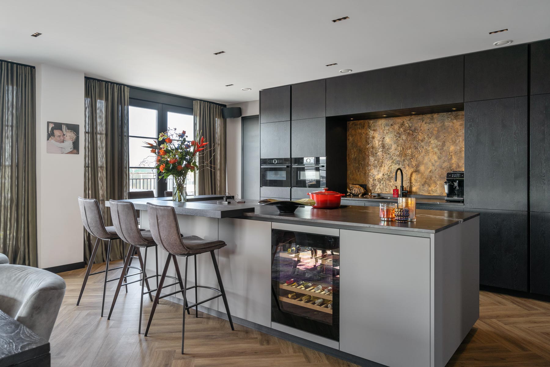 Kookeiland en bar in de keuken | Keukenstudio van den Bijtel